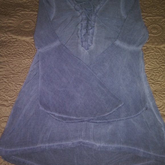 Rock & Republic High Low Bell Sleeve Blouse - Picture 5 of 6